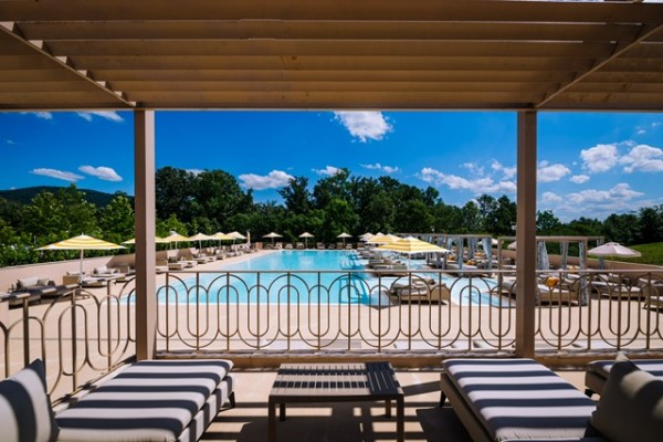 Hotel Hyde Hill / Bikini and Champagne